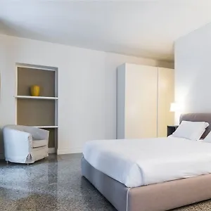 https://lungomare-naples.hotels-amalfi.com