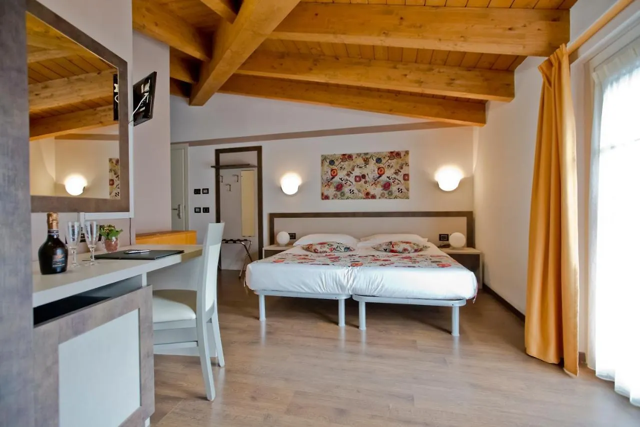 Hotel Lago Di Como Colico 4*,